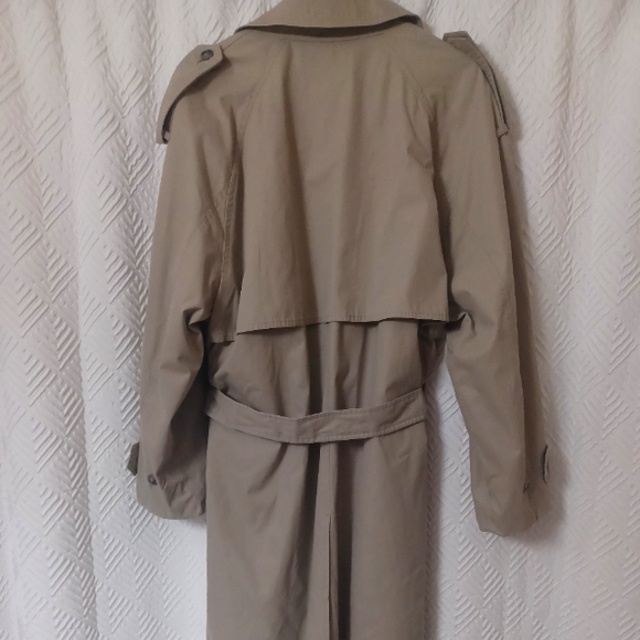 👄SALE! London Fog Trench Coat EUC 44L SALE!  On Sale through February 2025. - Picture 3 of 12